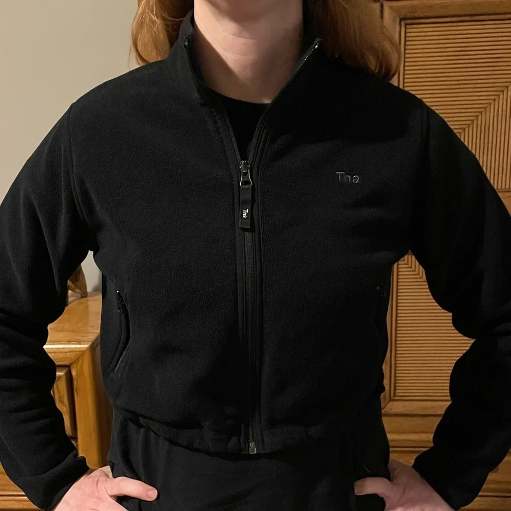 Womens Tna crop sweatshirt. Zip front and zip pockets. Black. Size XS. - Picture 6 of 6